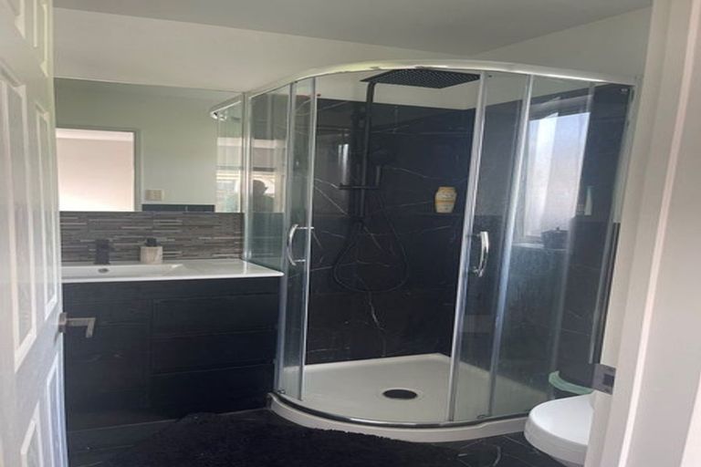 Photo of property in 4 Cinnabar Place, Westgate, Auckland, 0614