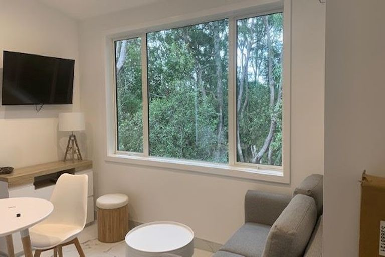 Photo of property in 1/38 Noeleen Street, Glenfield, Auckland, 0629