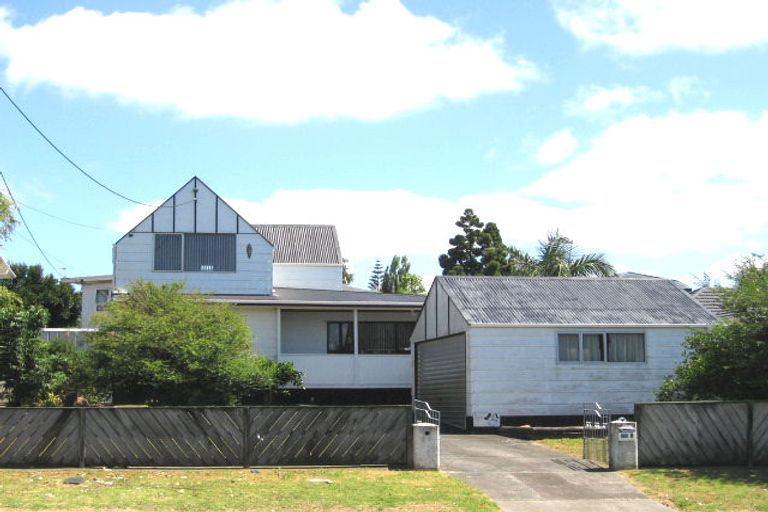 Photo of property in 2/250 Rangatira Road, Beach Haven, Auckland, 0626