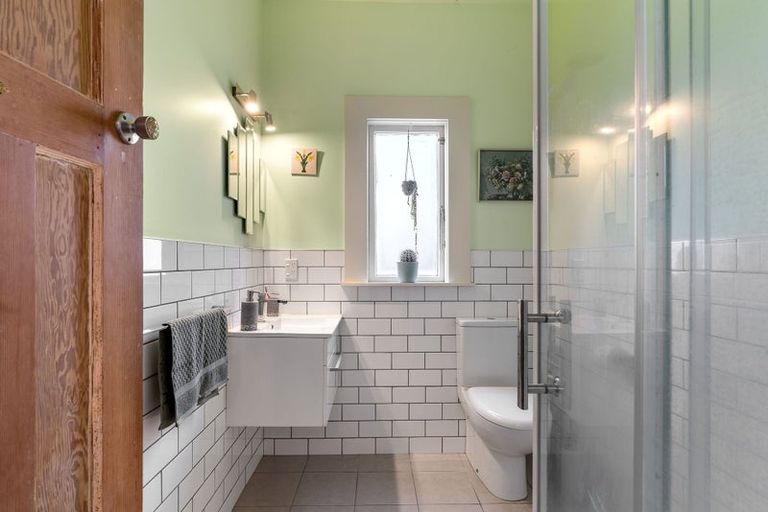 Photo of property in 42 Tirangi Road, Rongotai, Wellington, 6022