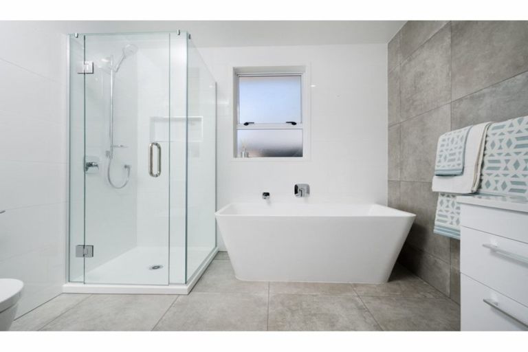 Photo of property in 16a Tapu Road, Huapai, Kumeu, 0810