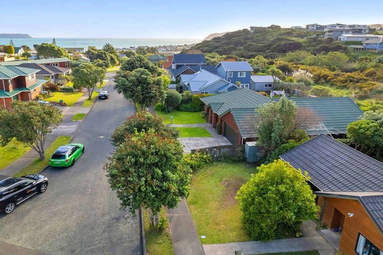 Photo of property in 6 Westridge, Camborne, Porirua, 5026