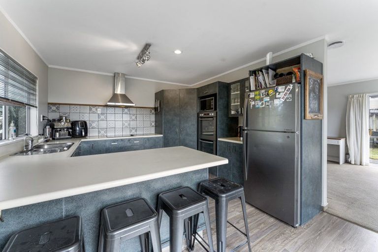 Photo of property in 36 Guildford Drive, Paraparaumu, 5032