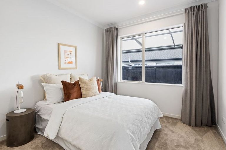 Photo of property in 9 Walter Ruddock Avenue, Kumeu, 0810