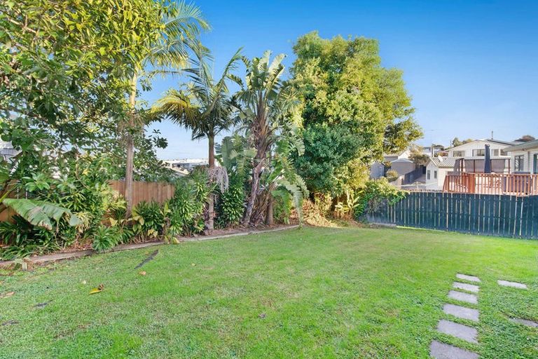 Photo of property in 1/29 Bruce Road, Glenfield, Auckland, 0629