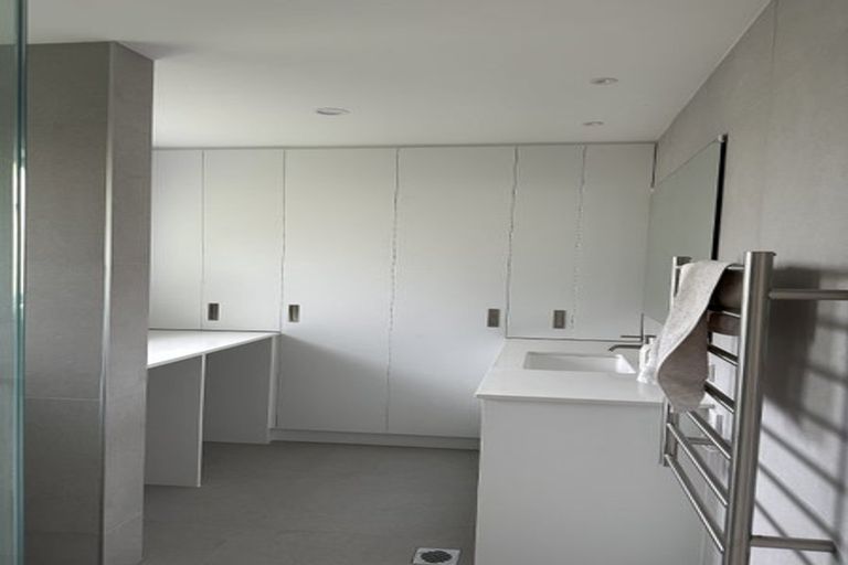 Photo of property in 2/20a Chivalry Road, Glenfield, Auckland, 0629