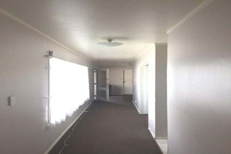 Photo of property in 1 Hill Crescent, Papakura, 2110