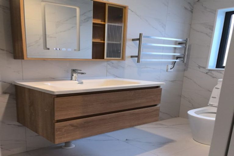 Photo of property in 14d Elcoat Avenue, Te Atatu South, Auckland, 0610