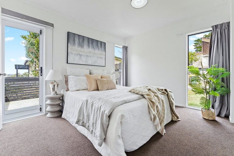 Photo of property in 1/307a Wairau Road, Totara Vale, Auckland, 0627