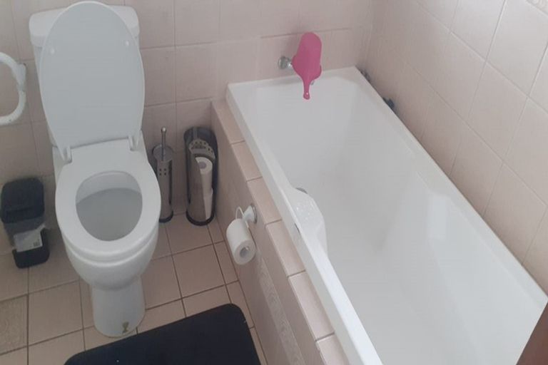 Photo of property in 212 Forrest Hill Road, Forrest Hill, Auckland, 0620