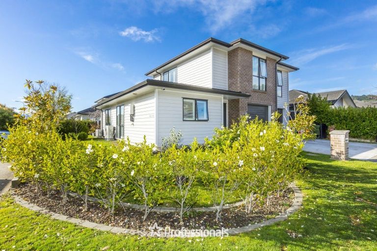 Photo of property in 1 Somerby Mews, Silverstream, Upper Hutt, 5019