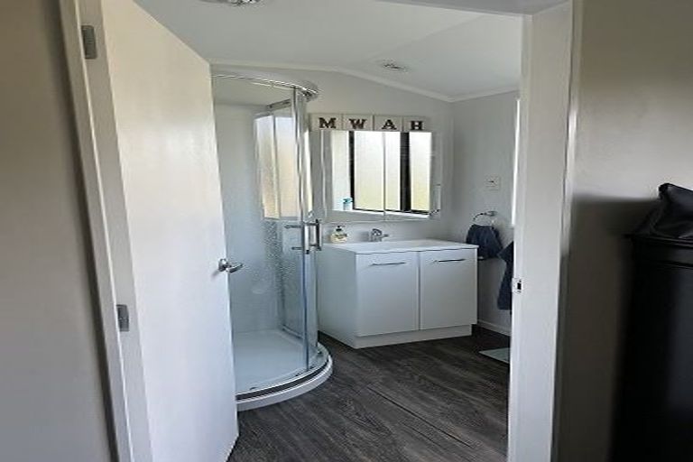 Photo of property in 58 Guildford Drive, Paraparaumu, 5032