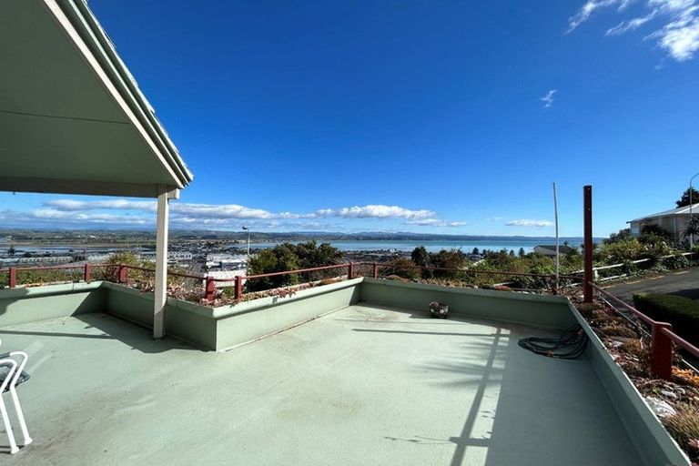 Photo of property in 4a Denholm Road, Hospital Hill, Napier, 4110