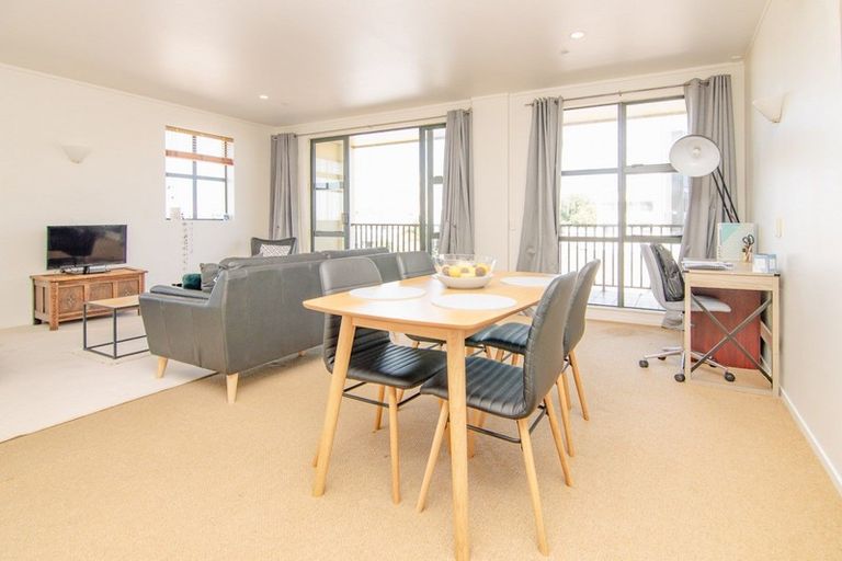 Photo of property in Maddison Apartments, 3/6e Queen Street, Palmerston North, 4410
