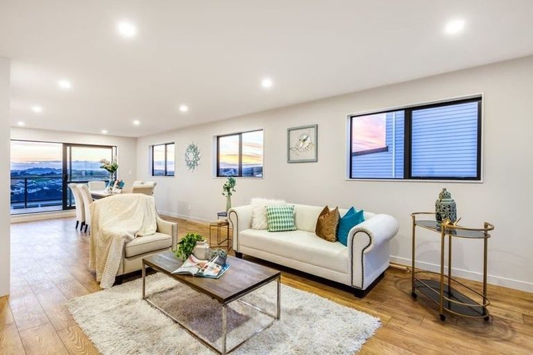 Photo of property in 46 Ascension Crescent, Orewa, 0931