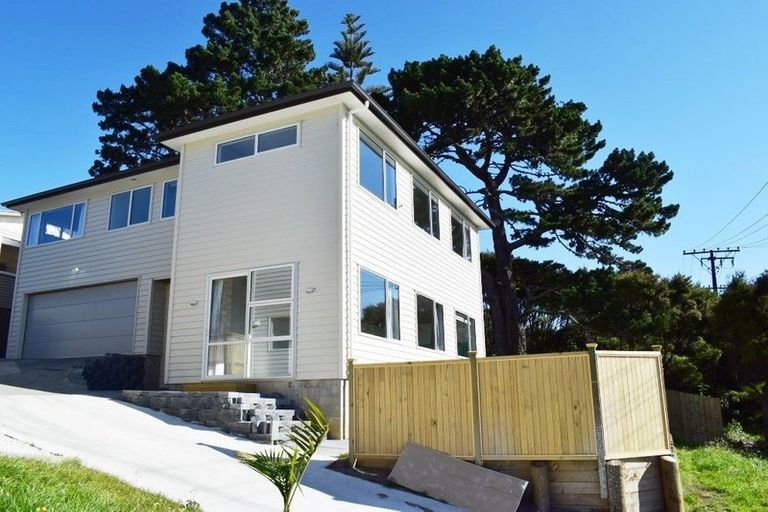Photo of property in 517 East Coast Road, Murrays Bay, Auckland, 0630