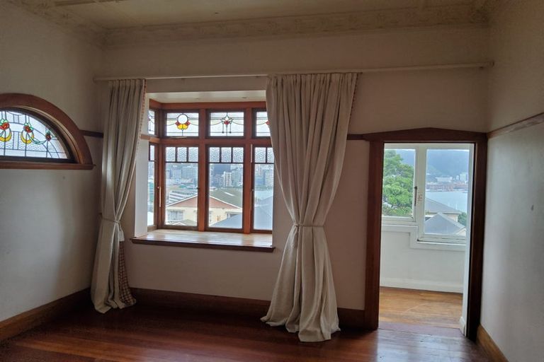 Photo of property in 64 Hawker Street, Mount Victoria, Wellington, 6011