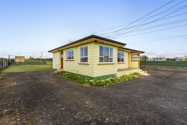 Photo of property in 62 Ninia Road, Paraite, New Plymouth, 4373