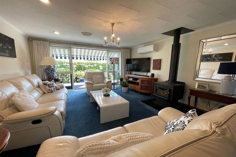 Photo of property in 12 Parsonage Road, Waimate, 7924