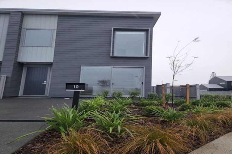Photo of property in 10 Rauriki Lane, Rosehill, Papakura, 2113