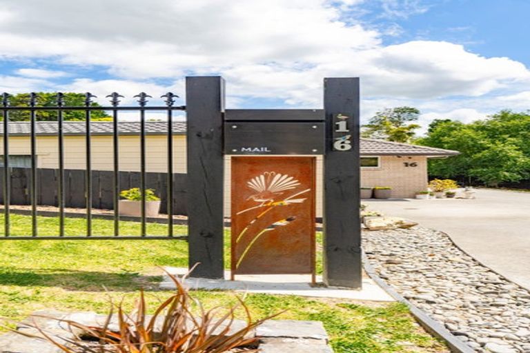 Photo of property in 16 Gavinike Place, Waimauku, 0812