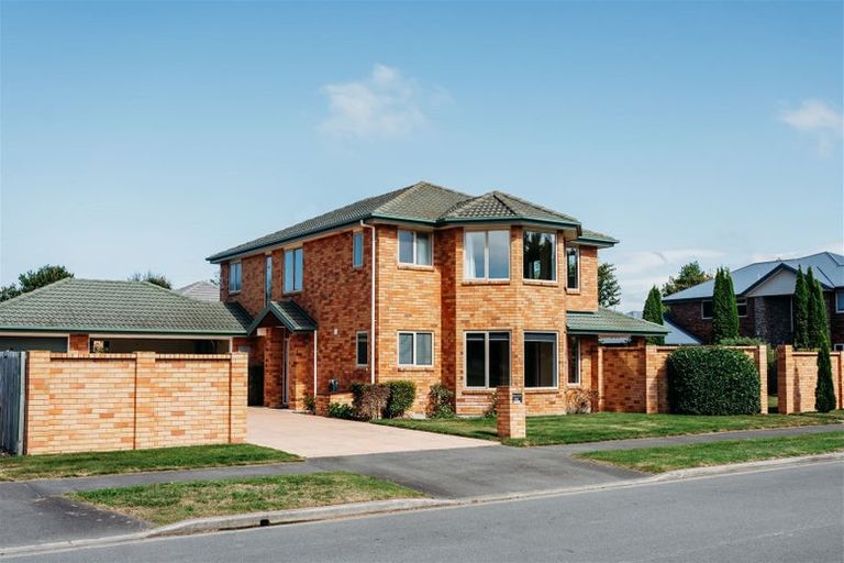 Photo of property in 64 Willowview Drive, Redwood, Christchurch, 8051