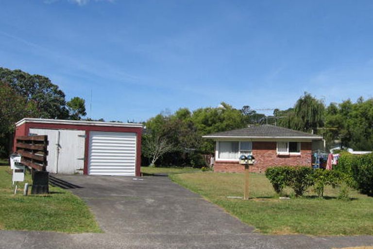Photo of property in 1/16 Kapiti Place, Sunnynook, Auckland, 0620
