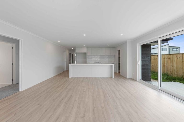 Photo of property in 19 Uatoto Road, Clarks Beach, 2122