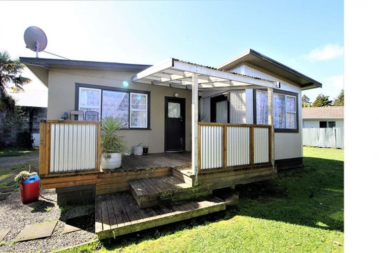 Photo of property in 54 Mclean Street, Woodville, 4920