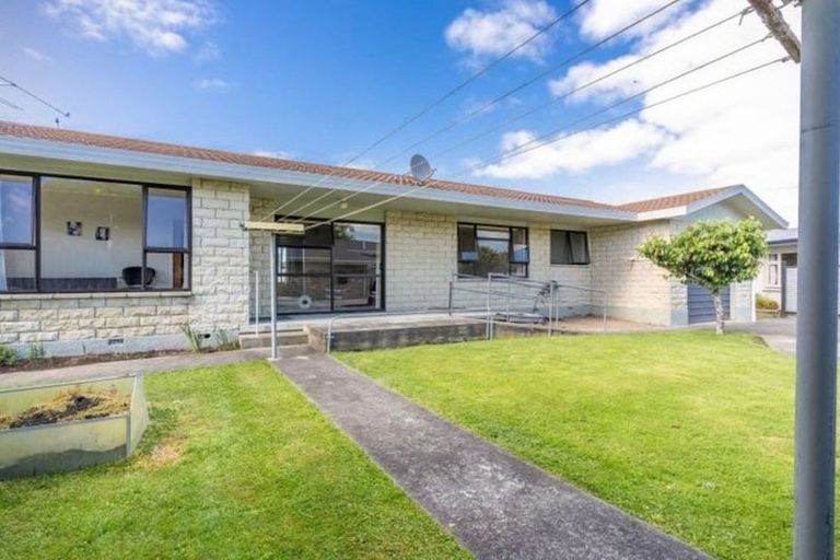 Photo of property in 10 Grange Street, Winton, 9720