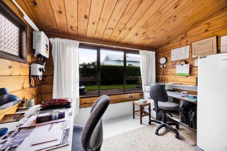 Photo of property in 16 Heaphy Road, Opunake, 4616