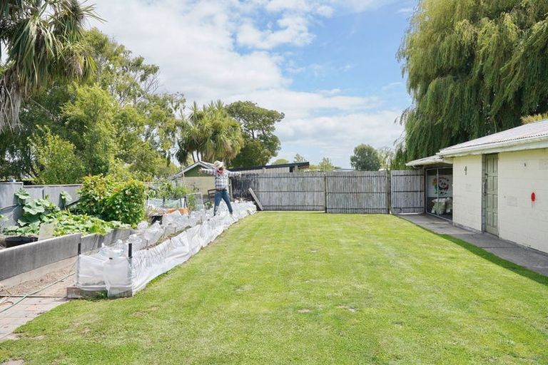 Photo of property in 171 Wainoni Road, Avondale, Christchurch, 8061