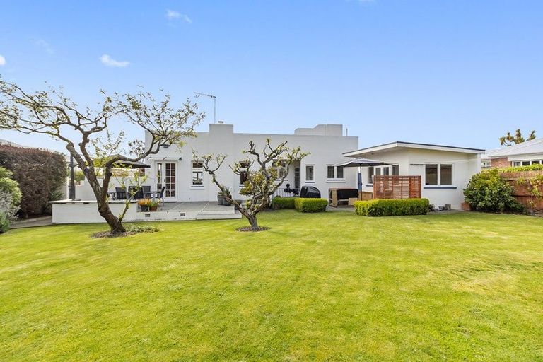 Photo of property in 98 Avenue Road, West End, Timaru, 7910