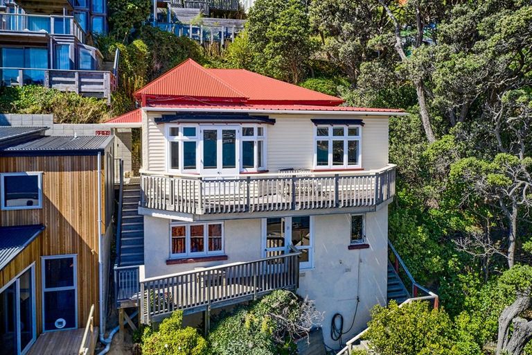 Photo of property in 296 Oriental Parade, Oriental Bay, Wellington, 6011