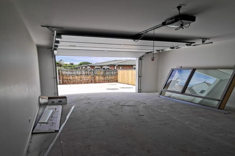 Photo of property in 25c Lillian Place, Orewa, 0931