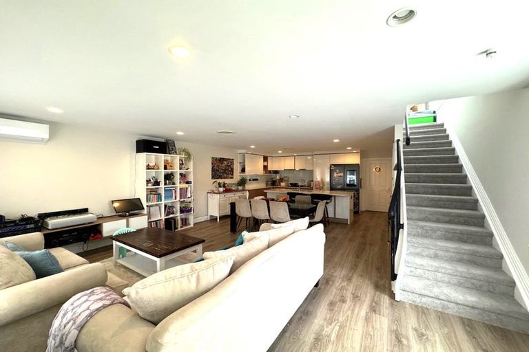Photo of property in 2 Leneford Drive, East Tamaki, Auckland, 2013