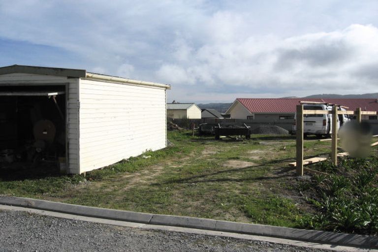 Photo of property in 25 Helvetia Grove, Naenae, Lower Hutt, 5011