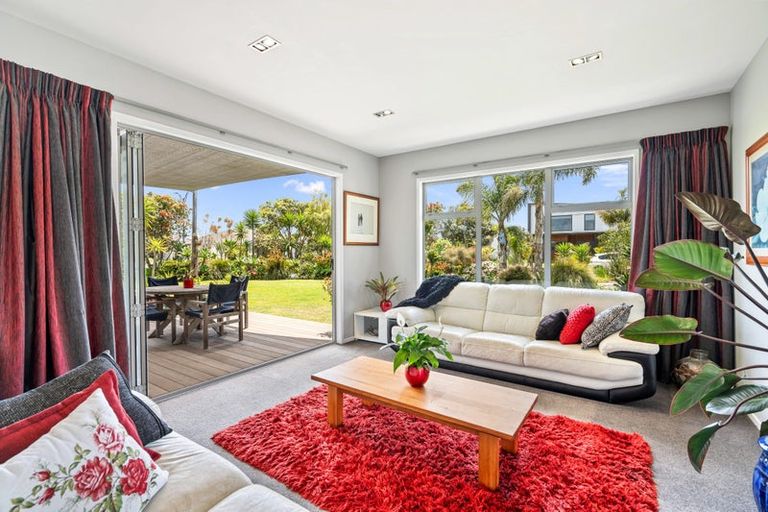 Photo of property in 5 Waitemata Drive, One Tree Point, 0118