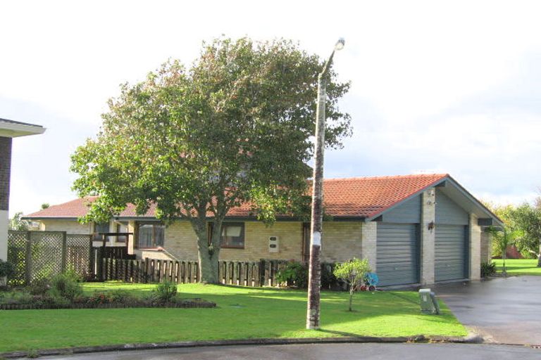 Photo of property in 12 Nimrod Place, Half Moon Bay, Auckland, 2012