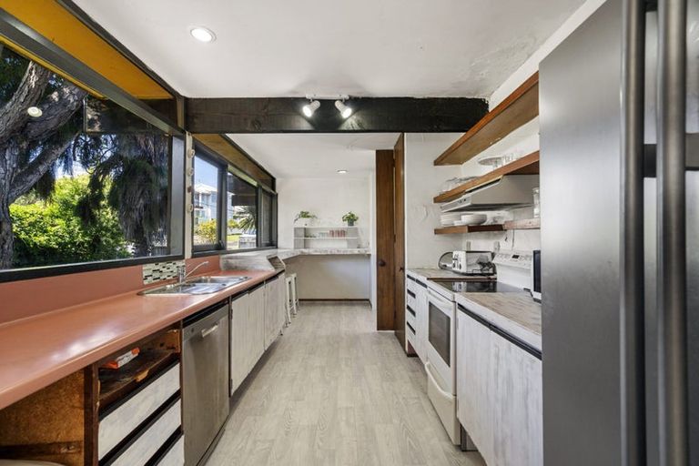 Photo of property in 2/30 Browns Bay Road, Rothesay Bay, Auckland, 0630