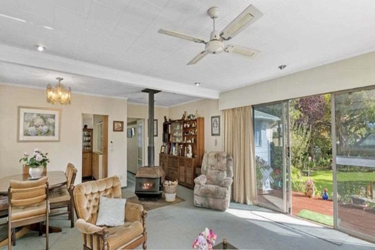 Photo of property in 18 Utauta Street, Waikanae, 5036
