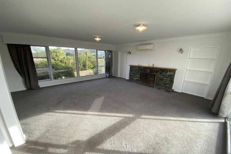 Photo of property in 6 Hallewell Crescent, Johnsonville, Wellington, 6037