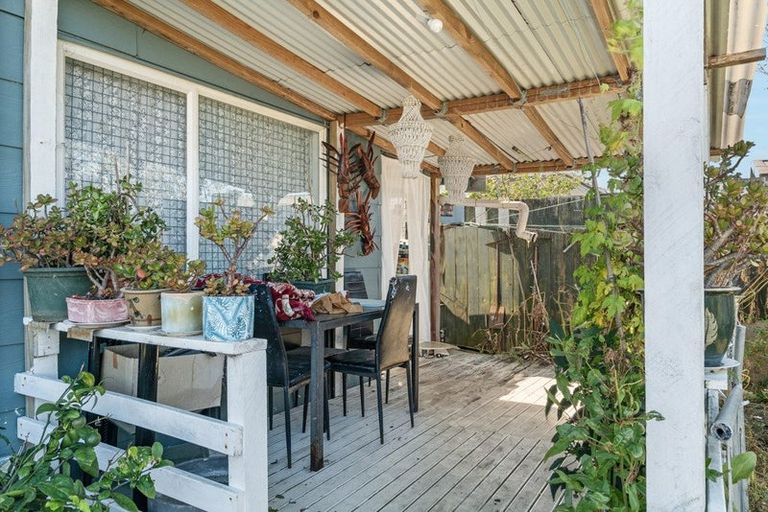 Photo of property in 31 Barneys Farm Road, Clendon Park, Auckland, 2103