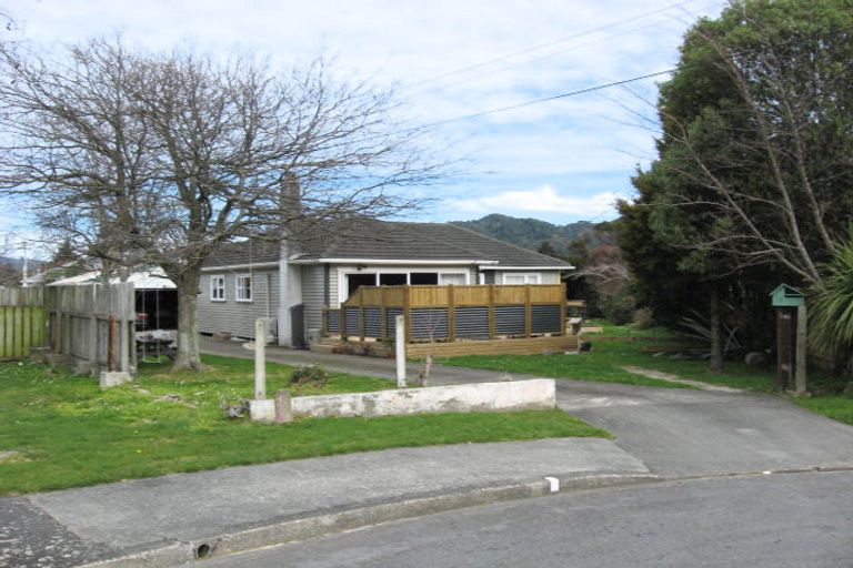 Photo of property in 17 Ashforth Street, Wainuiomata, Lower Hutt, 5014