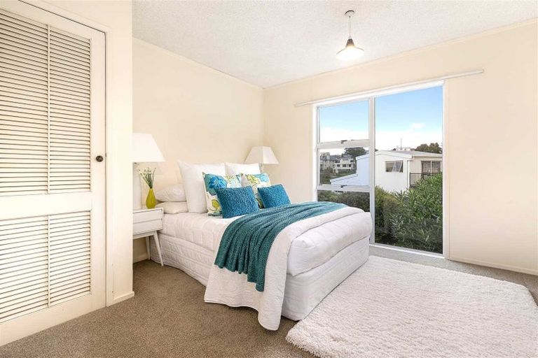 Photo of property in 12 Prestige Place, Castor Bay, Auckland, 0620