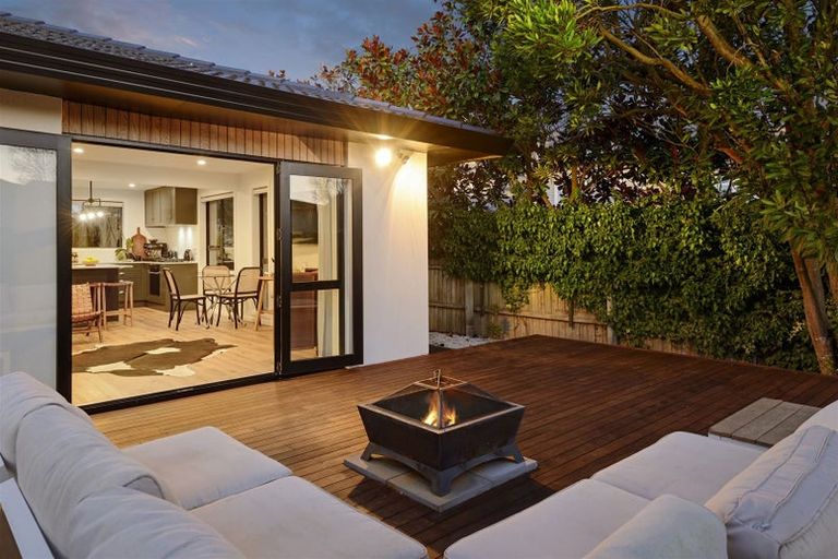 Photo of property in 2/74a Jeffreys Road, Fendalton, Christchurch, 8052