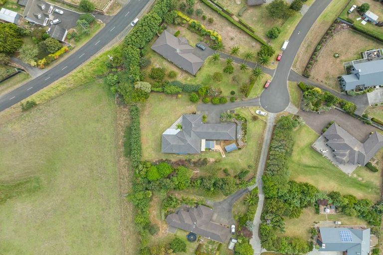 Photo of property in 12 Gleaming Place, Waiuku, 2123