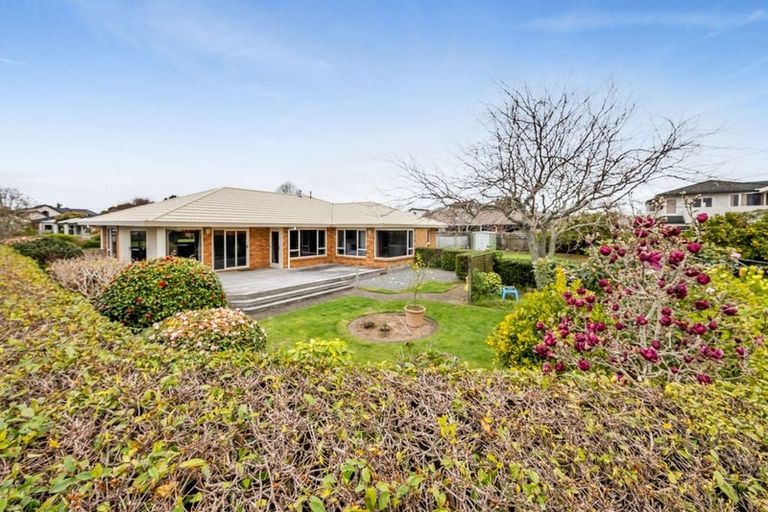 Photo of property in 18 Kinross Drive, Merrilands, New Plymouth, 4312