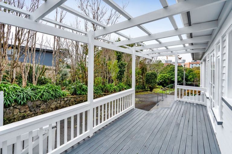 Photo of property in 106 Seaview Road, Westown, New Plymouth, 4310