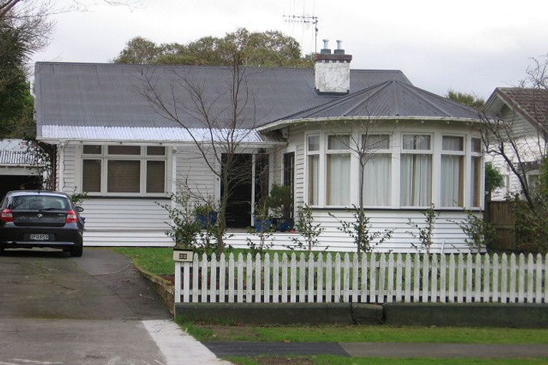 Photo of property in 32 Manapouri Crescent, Hokowhitu, Palmerston North, 4410